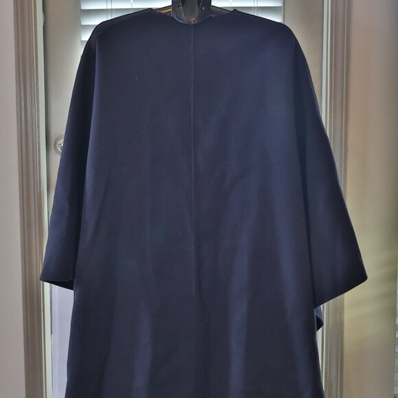 Vince Wool Cape with Leather Belt Detail – Timeless Black Elegance  US Size S - Picture 7 of 13
